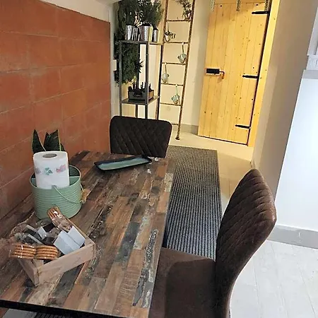 Hotell Jurassic House 3*
